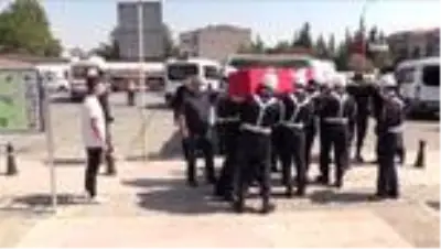 Şehit Astsubay Sinan Aktay evlilik yıl dönümünde son yolculuğuna uğurlandı Şehit Astsubay Sinan Aktay evlilik yıl dönümünde son yolculuğuna uğurlandı