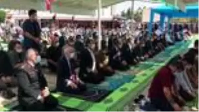Şehit Jandarma Astsubay Kıdemli Çavuş Sinan Aktay, son yolculuğuna uğurlandı (2) Şehit Jandarma Astsubay Kıdemli Çavuş Sinan Aktay, son yolculuğuna uğurlandı (2)