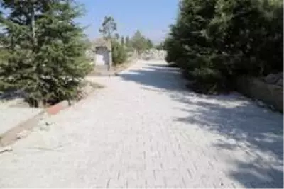 Sindelhöyük Mahalle Mezarlığındaki parke çalışması devam ediyor Sindelhöyük Mahalle Mezarlığındaki parke çalışması devam ediyor
