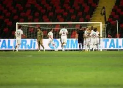 Mücadele Hatayspor'un üstünlüğüyle tamamlandı Mücadele Hatayspor'un üstünlüğüyle tamamlandı