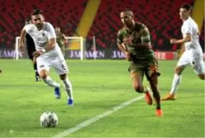 Mücadele Hatayspor'un üstünlüğüyle tamamlandı Mücadele Hatayspor'un üstünlüğüyle tamamlandı