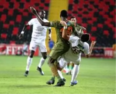 Mücadele Hatayspor'un üstünlüğüyle tamamlandı Mücadele Hatayspor'un üstünlüğüyle tamamlandı