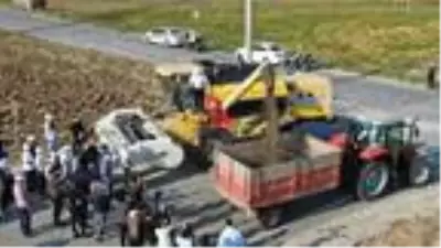 (Havadan Görüntülerle)VALİ YERLİKAYA ÇATALCA'DA AYÇİÇEĞİ HASADINA KATILDI (Havadan Görüntülerle)VALİ YERLİKAYA ÇATALCA'DA AYÇİÇEĞİ HASADINA KATILDI