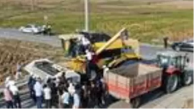 (Havadan Görüntülerle)VALİ YERLİKAYA ÇATALCA'DA AYÇİÇEĞİ HASADINA KATILDI (Havadan Görüntülerle)VALİ YERLİKAYA ÇATALCA'DA AYÇİÇEĞİ HASADINA KATILDI