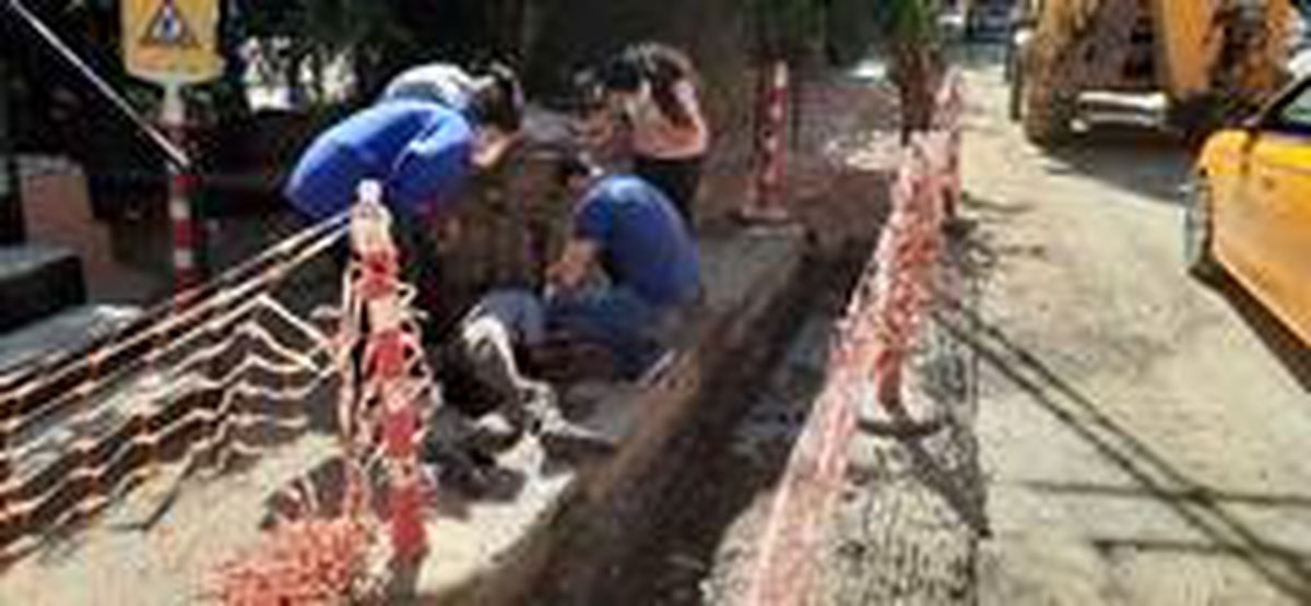 Alkollü şahıs, elektrik altyapısı için açılan kanala düştü