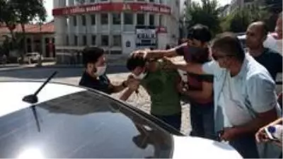 Arkadaşıyla konuşma bahanesi ile 2 bin TL değerinde telefonu alarak kaçtı Arkadaşıyla konuşma bahanesi ile 2 bin TL değerinde telefonu alarak kaçtı