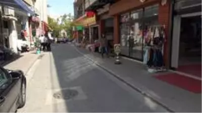 Arkadaşıyla konuşma bahanesi ile 2 bin TL değerinde telefonu alarak kaçtı Arkadaşıyla konuşma bahanesi ile 2 bin TL değerinde telefonu alarak kaçtı