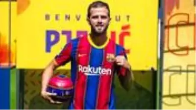 Barcelona'ya transfer olan Pjanic'ten efsane Kolpaçino repliği: Hedef ben miyim Tayfun? Barcelona'ya transfer olan Pjanic'ten efsane Kolpaçino repliği: Hedef ben miyim Tayfun?