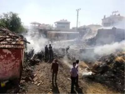 Bayat'ta çıkan yangında ev, samanlık ve ahır küle döndü Bayat'ta çıkan yangında ev, samanlık ve ahır küle döndü