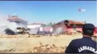 Bayat'ta çıkan yangında ev, samanlık ve ahır küle döndü Bayat'ta çıkan yangında ev, samanlık ve ahır küle döndü