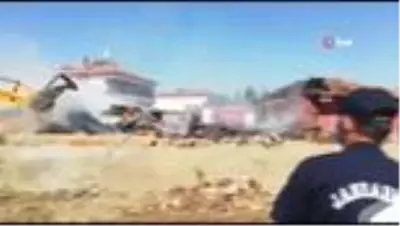 Bayat'ta çıkan yangında ev, samanlık ve ahır küle döndü Bayat'ta çıkan yangında ev, samanlık ve ahır küle döndü