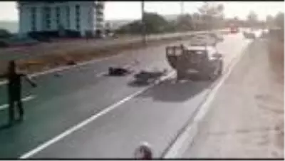 Bolu'da feci kaza kamerada...Metrelerce uçup yere düşen motosiklet sürücüsü ağır yaralandı Bolu'da feci kaza kamerada...Metrelerce uçup yere düşen motosiklet sürücüsü ağır yaralandı