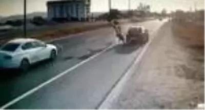 Bolu'da feci kaza kamerada...Metrelerce uçup yere düşen motosiklet sürücüsü ağır yaralandı Bolu'da feci kaza kamerada...Metrelerce uçup yere düşen motosiklet sürücüsü ağır yaralandı