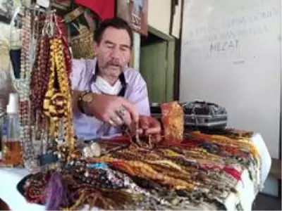 Koronavirüs sonrası çekildikçe elleri dezenfekte eden kuka tespihlere ilgi arttı Koronavirüs sonrası çekildikçe elleri dezenfekte eden kuka tespihlere ilgi arttı