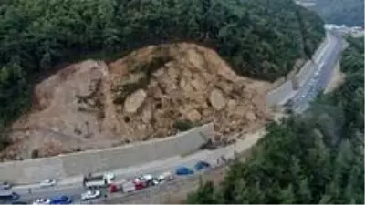 Bursa'da heyelan faciası: 1 kişi öldü Bursa'da heyelan faciası: 1 kişi öldü