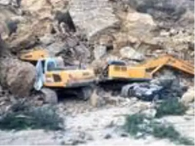 Son dakika haber! BURSA Bursa'da heyelan, otomobilinin üzerine kaya parçaları düşen bekçi, öldü Son dakika haber! BURSA Bursa'da heyelan, otomobilinin üzerine kaya parçaları düşen bekçi, öldü