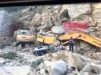 Son dakika haber! BURSA Bursa'da heyelan, otomobilinin üzerine kaya parçaları düşen bekçi, öldü Son dakika haber! BURSA Bursa'da heyelan, otomobilinin üzerine kaya parçaları düşen bekçi, öldü