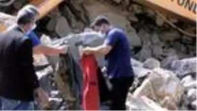 Bursa'da heyelan; otomobilinin üzerine kaya düşen bekçi öldü (3) Bursa'da heyelan; otomobilinin üzerine kaya düşen bekçi öldü (3)