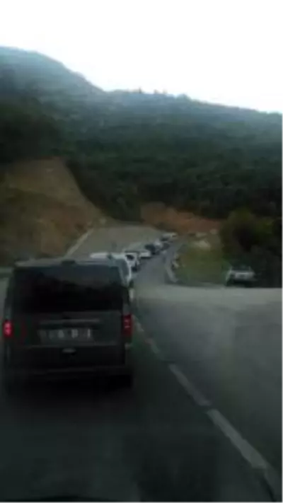 Son dakika haber! BURSA Bursa'da heyelan, otomobilinin üzerine kaya parçaları düşen bekçi, öldü Son dakika haber! BURSA Bursa'da heyelan, otomobilinin üzerine kaya parçaları düşen bekçi, öldü