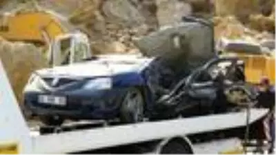 Bursa'da heyelan; otomobilinin üzerine kaya düşen bekçi öldü (3) Bursa'da heyelan; otomobilinin üzerine kaya düşen bekçi öldü (3)