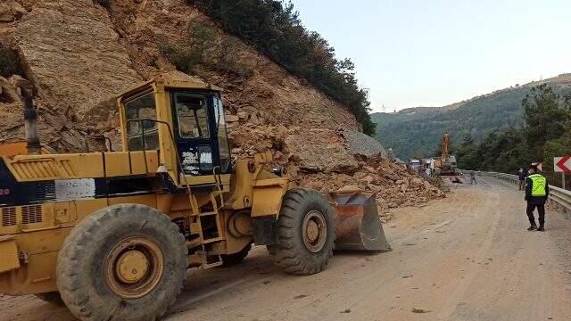 Bursa'da yol çalışması yapılan alanda göçük: 1 kişi öldü Bursa'da yol çalışması yapılan alanda göçük: 1 kişi öldü
