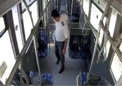Cüzdanını bulan otobüs sürücüsüne para vererek teşekkür etmeye çalıştı Cüzdanını bulan otobüs sürücüsüne para vererek teşekkür etmeye çalıştı