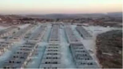 Deniz Feneri Derneğince İdlib'de yapılan 650 briket eve aileler yerleştirildi Deniz Feneri Derneğince İdlib'de yapılan 650 briket eve aileler yerleştirildi
