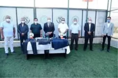 İlkay Gündoğan'dan Dursunbey Belediyespor altyapısın destek İlkay Gündoğan'dan Dursunbey Belediyespor altyapısın destek