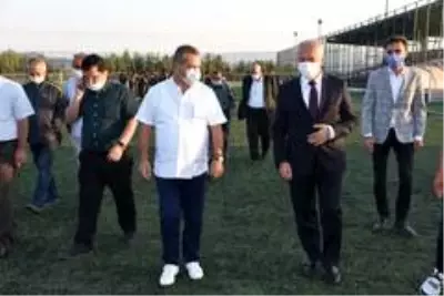 İlkay Gündoğan'dan Dursunbey Belediyespor altyapısın destek İlkay Gündoğan'dan Dursunbey Belediyespor altyapısın destek