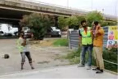 İşçilerin inşaat malzemeli defilesi, sosyal medyada ilgi gördü İşçilerin inşaat malzemeli defilesi, sosyal medyada ilgi gördü