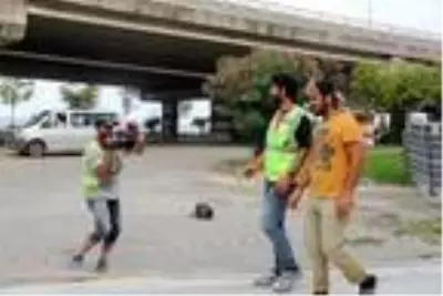 İşçilerin inşaat malzemeli defilesi, sosyal medyada ilgi gördü İşçilerin inşaat malzemeli defilesi, sosyal medyada ilgi gördü