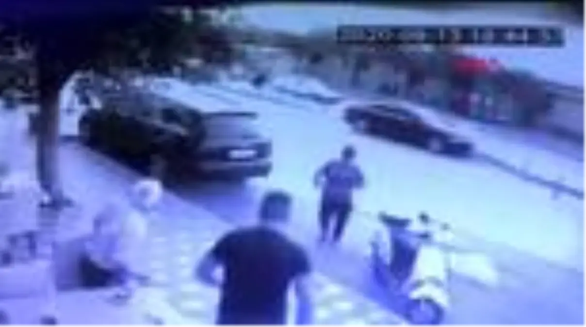 ISPARTA Yolun karşısına geçmek isteyen kadına kamyonetin çarptığı kaza kamerada