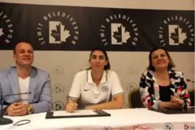 Son dakika haberleri | İzmit Belediyespor 11 yeni transferine imza attırdı Son dakika haberleri | İzmit Belediyespor 11 yeni transferine imza attırdı