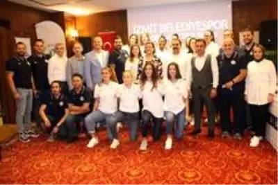 Son dakika haberleri | İzmit Belediyespor 11 yeni transferine imza attırdı Son dakika haberleri | İzmit Belediyespor 11 yeni transferine imza attırdı