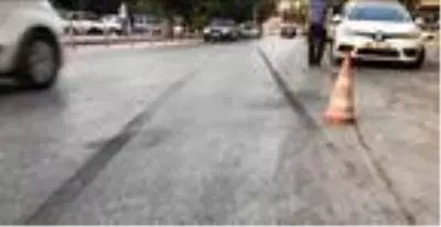 Kamyonet, karşıdan karşıya geçmeye çalışan kadına böyle çarptı Kamyonet, karşıdan karşıya geçmeye çalışan kadına böyle çarptı