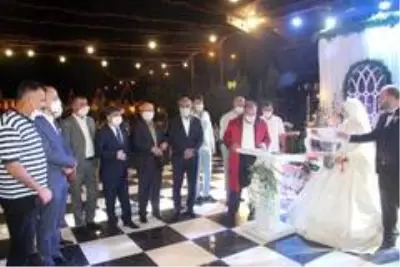 Karacoşkun ile Sarıyıldız ailelerinin mutlu günü Karacoşkun ile Sarıyıldız ailelerinin mutlu günü