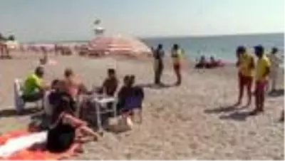 Son dakika haberleri! Karantinada olması gereken kadın Konyaaltı sahilinde yakalandı Son dakika haberleri! Karantinada olması gereken kadın Konyaaltı sahilinde yakalandı