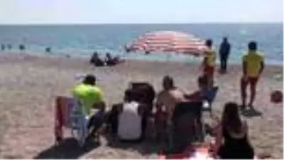 Son dakika haberleri! Karantinada olması gereken kadın Konyaaltı sahilinde yakalandı Son dakika haberleri! Karantinada olması gereken kadın Konyaaltı sahilinde yakalandı