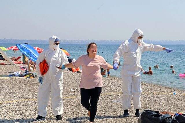 Karantinayı deldi, sahilde 'ölmek istemiyorum' diye bağırıp ortalığı birbirine kattı
