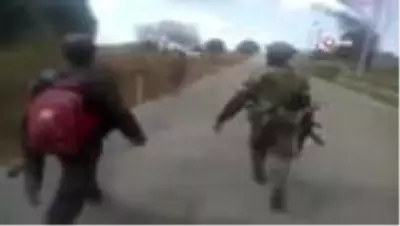Mozambik'te kan donduran görüntüler! Askerler bir kadını sopayla dövdü, sonra öldürdü Mozambik'te kan donduran görüntüler! Askerler bir kadını sopayla dövdü, sonra öldürdü