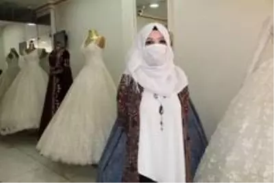 Müşteri kılığında girdiler, çantadaki paraları çalıp kayıplara karıştılar Müşteri kılığında girdiler, çantadaki paraları çalıp kayıplara karıştılar