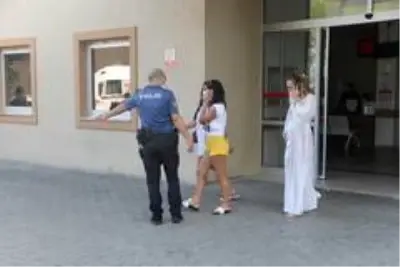 Otelde Rus turistleri 'Maske takın' diyerek uyaran hemşire, yüzüne terlik yedi Otelde Rus turistleri 'Maske takın' diyerek uyaran hemşire, yüzüne terlik yedi
