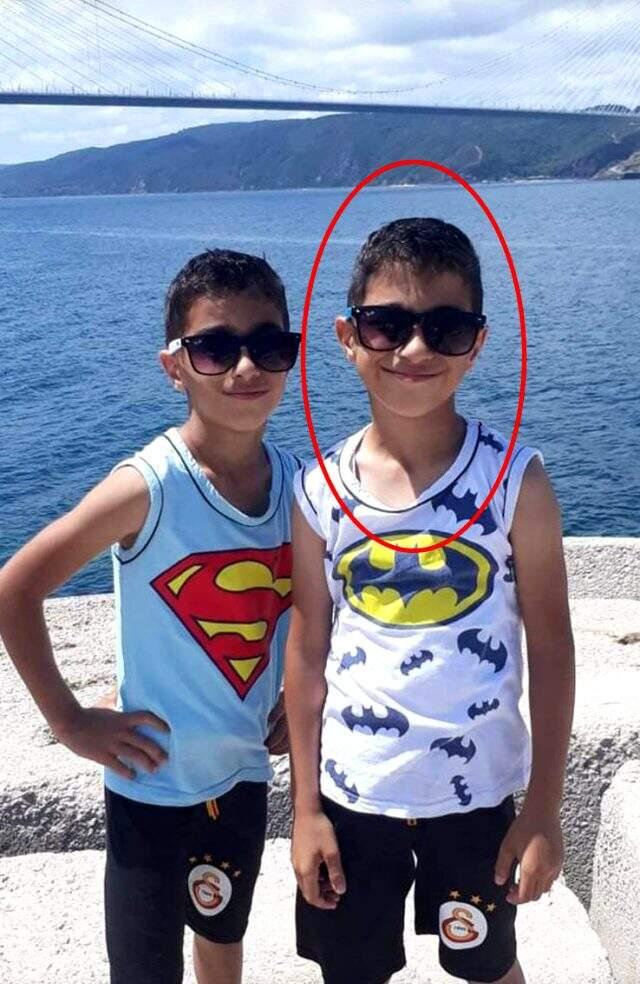 Parkta oynarken üzerine aydınlatma direği düşen 10 yaşındaki Görkem, ağır yaralandı Parkta oynarken üzerine aydınlatma direği düşen 10 yaşındaki Görkem, ağır yaralandı