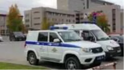 Rusya'da torununu pencereden atmaya çalışan dede, son anda durduruldu Rusya'da torununu pencereden atmaya çalışan dede, son anda durduruldu