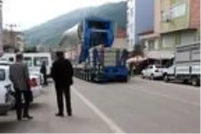 Rüzgar enerji santrali türbininin devasa kanadı taşındı Rüzgar enerji santrali türbininin devasa kanadı taşındı
