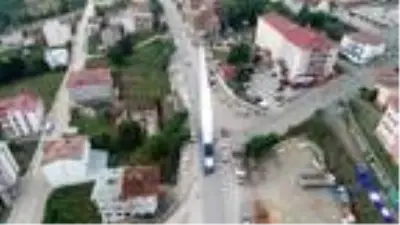 Rüzgar enerji santrali türbininin devasa kanadı taşındı Rüzgar enerji santrali türbininin devasa kanadı taşındı