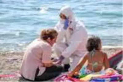 Sahilde 'Ölmek istemiyorum' diye ağlayan kadın, koronavirüslü çıktı Sahilde 'Ölmek istemiyorum' diye ağlayan kadın, koronavirüslü çıktı