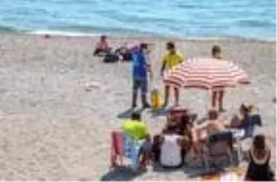Sahilde 'Ölmek istemiyorum' diye ağlayan kadın, koronavirüslü çıktı Sahilde 'Ölmek istemiyorum' diye ağlayan kadın, koronavirüslü çıktı
