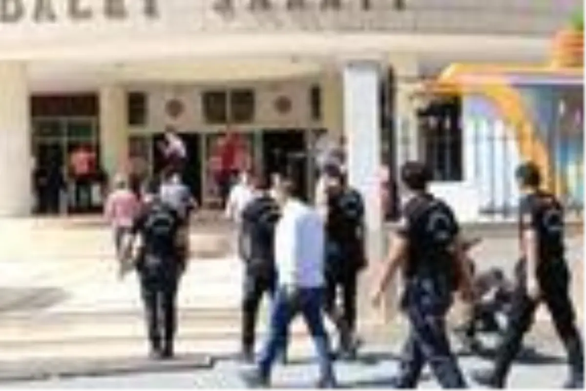 Şanlıurfa Adliyesi önünde kavga 3 yaralı, 6 gözaltı