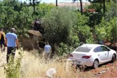 Tarlaya uçan araca fıstık ağacı ok gibi saplandı: 6 yaralı Tarlaya uçan araca fıstık ağacı ok gibi saplandı: 6 yaralı